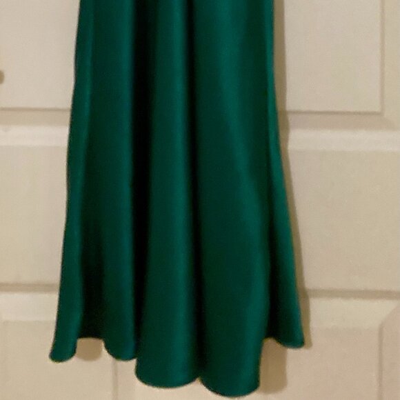 Sleek Emerald Green Satin Slip Dress V-Neck Midi GIA & CO- Size: 0 - Picture 5 of 6
